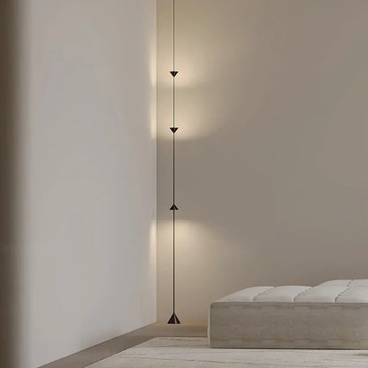 Colonna | Architecturale Vloer Tot Plafond Lamp – Minimalistisch Design Met Kegelvormige Led-Elementen