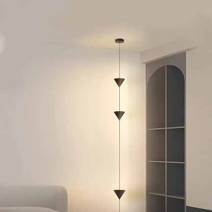 Colonna | Architecturale Vloer Tot Plafond Lamp – Minimalistisch Design Met Kegelvormige Led-Elementen